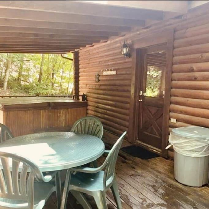 Rustic Black Bear Cabin Pigeon Forge Εξωτερικό φωτογραφία