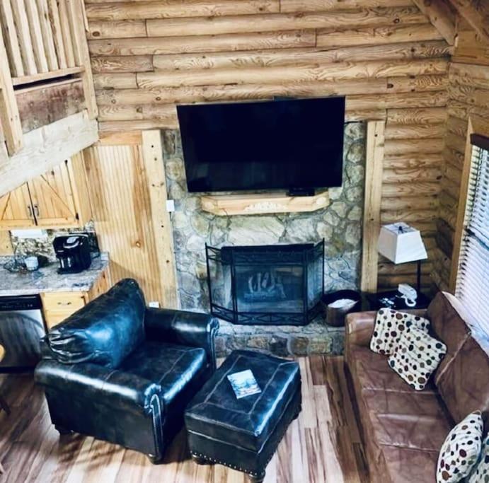 Rustic Black Bear Cabin Pigeon Forge Εξωτερικό φωτογραφία