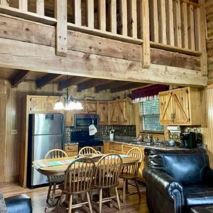Rustic Black Bear Cabin Pigeon Forge Εξωτερικό φωτογραφία