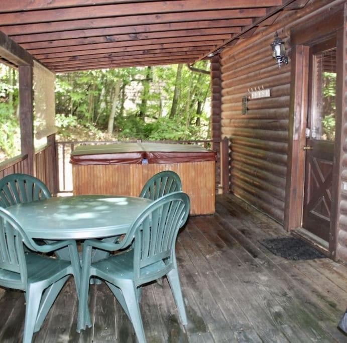 Rustic Black Bear Cabin Pigeon Forge Εξωτερικό φωτογραφία